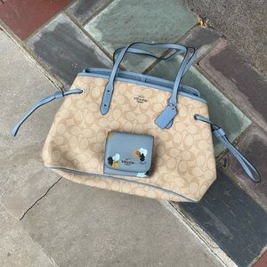 Coach blue and tan tote with floral blue wallet🩵🤎